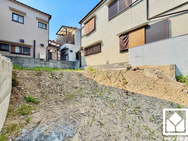 「浜甲子園2丁目保育園」まで徒歩4分。毎日の送迎の負担を軽減し、お子様の急な発熱などの緊急時や、忘れ物を届けたいときもすぐに駆け付けられる、子育て世帯にたいへん心強い距離感です。