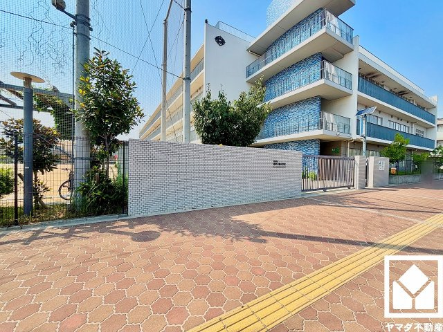 「南甲子園小学校」まで徒歩8分。低学年のお子様の通学にも無理のない距離です。