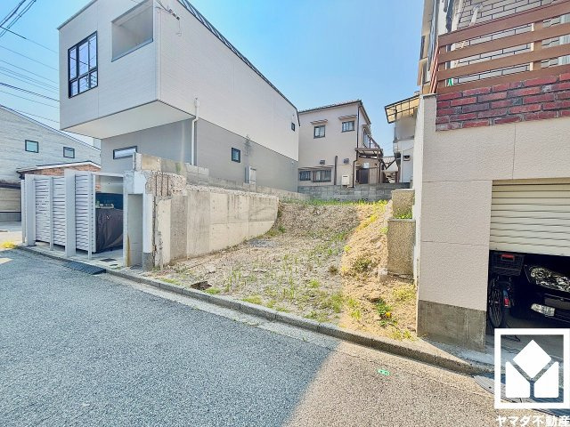 家族との時間も、自分だけの時間も心地よく過ごせる住まいを描ける土地です。
