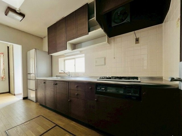 約10帖の広々キッチン＋ユーティリティで家族の会話が弾む場所