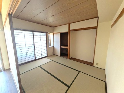 ゆったりとくつろげる和室です