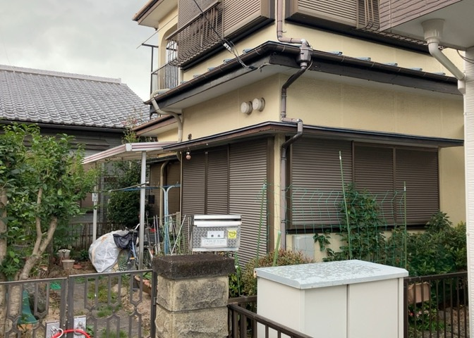土地の面積＝住宅面積ではありません。建ぺい率の問題などで、土地のある場所によって住宅を建てられる面積は限られています。高さもしかり、「土地」という言葉の中には、建築条件も含まれると考えておきましょう。