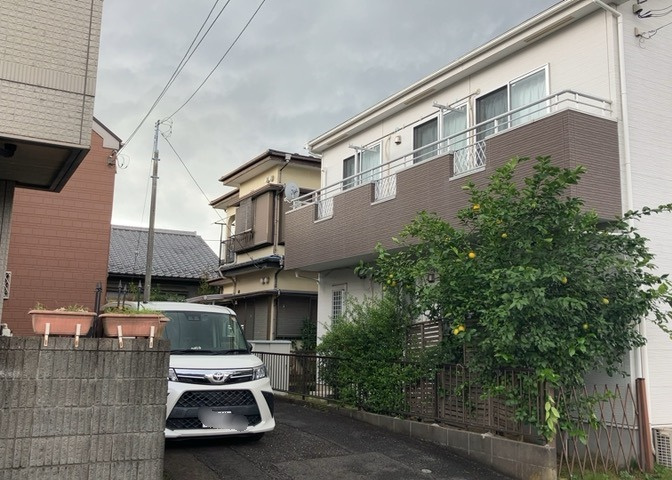 隣家の土地はどうなっているのか、生活利便施設が近くにあるのか、学校まで近いかなど、お客様のライフスタイルにあわせたイメージが重要です。また、近くにあると困る施設が近くにないかも確認するといいでしょう。
