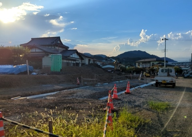 物件の詳細については、現地を見てわかること以外に、役所や法務局などで調べないとわからないことがあります。そのため、現地に行く場合は、もしこの物件を買ったらどのような生活ができるかをイメージしましょう。