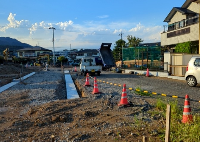 隣家の土地はどうなっているのか、生活利便施設が近くにあるのか、学校まで近いかなど、お客様のライフスタイルにあわせたイメージが重要です。また、近くにあると困る施設が近くにないかも確認するといいでしょう。