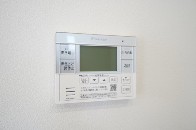 エコキュートは使い方次第でガスを使用するよりも光熱費を抑えられます。※類似物件の参考画像です。