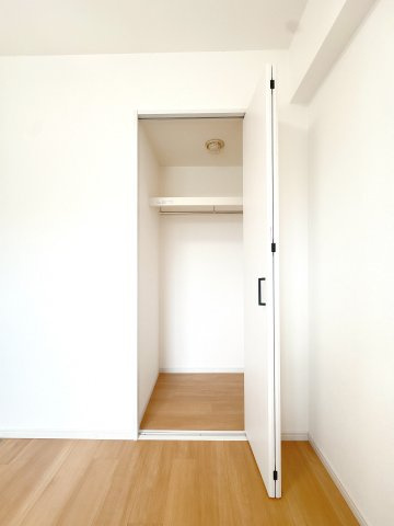 北西洋室の収納になります♪