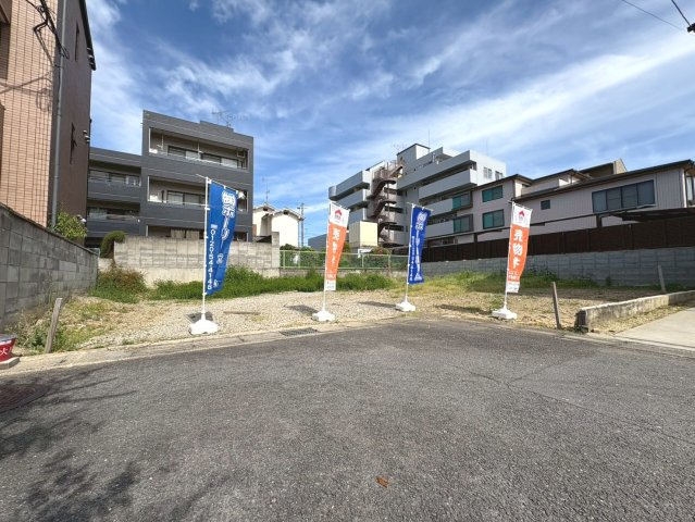 川岡東小学校まで徒歩約6分、お子様の通学も安心立地
