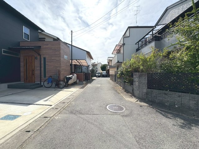 徒歩約6分圏内にスーパー、コンビニ、ドラッグストア有、お買い物便利！