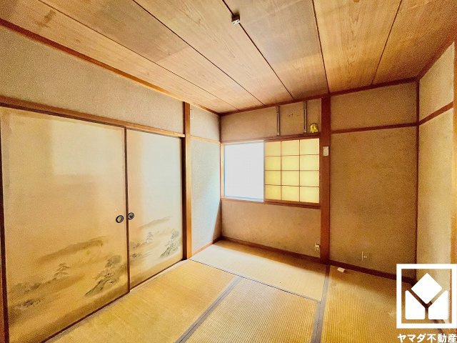約6帖の1階和室です。ダイニングと隣接しており、リビングとしてもご活用いただけます。