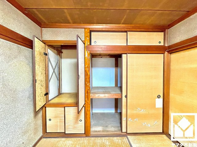 穏やかな暮らしを支える、豊かな収納。押入にはお客様用の座布団や寝具も収納可能です。