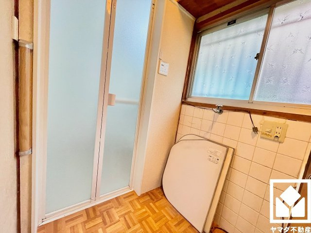 室内洗濯機置場がございますので、天候に左右されず洗濯していただけます。