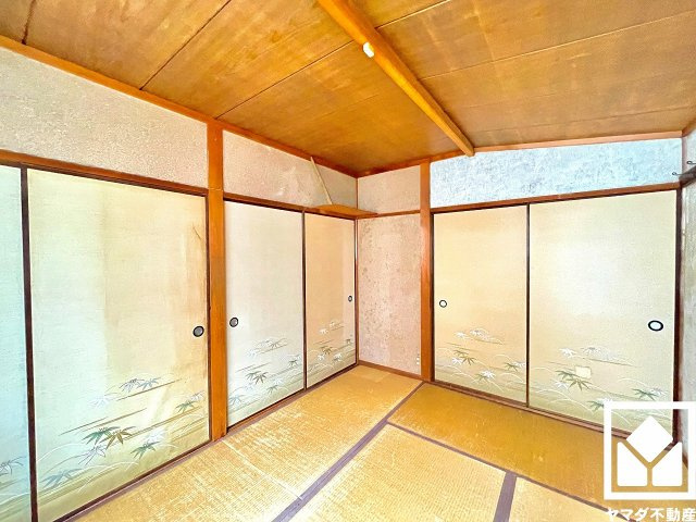 約5帖の2階南側和室です。子どもの遊び場、お昼寝スペース、家族のくつろぎ空間にも。和室があると、暮らしの幅がぐんと広がる。
