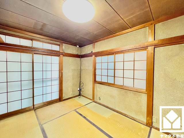 約6帖の1階和室です。全居室2面採光以上。明るい陽光がたっぷり差し込む心地よい生活空間です。