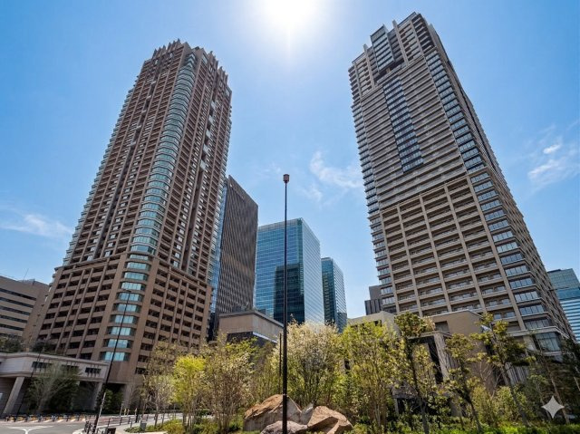 右手がグラングリーン大阪THE　NORTH　RESIDENCE、左手がグランフロント大阪オーナーズタワーです。