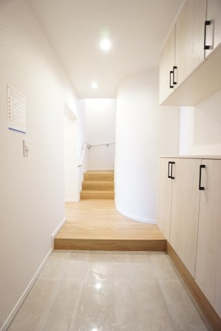 玄関は広々としています♪