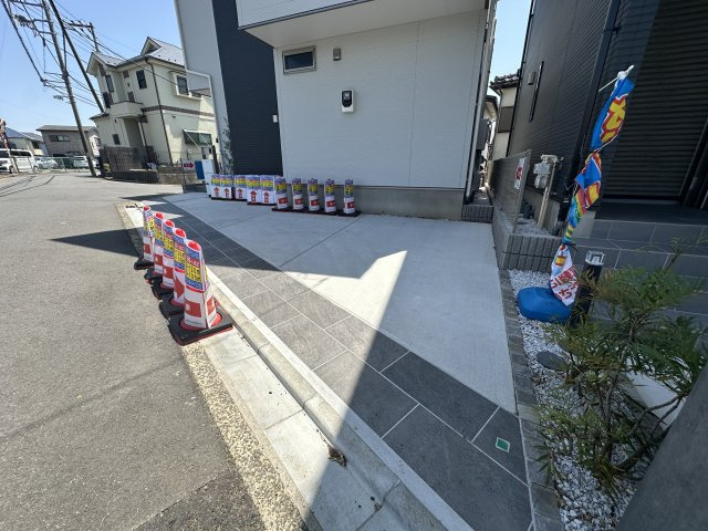 横浜市旭図書館が徒歩10分でございます。