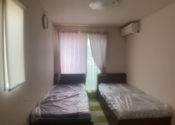 寝室でゆっくりと過ごすためにはベッド周りの適度な空間を担保することや窓の位置、照明の明るさ、寝室の広さなどを考える必要があります。自身や家族の構成とライフスタイルに併せて寝室にする部屋を選びましょう！