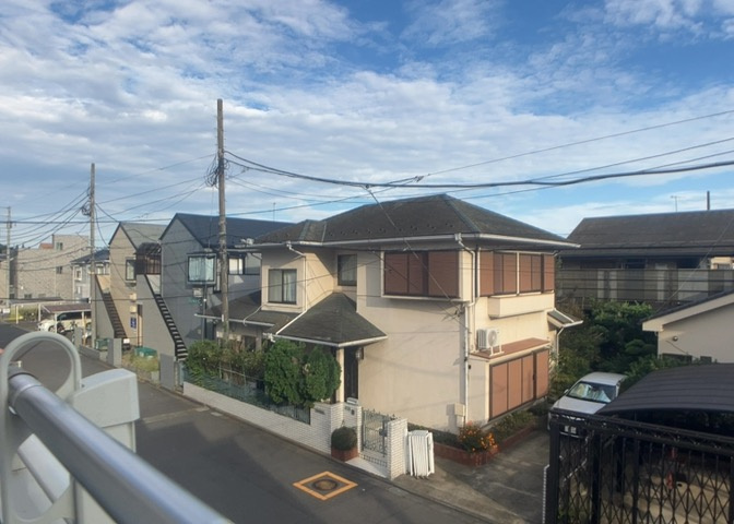 眺望を気にして物件を探す場合、前面に建物が建っていないか現地で確認しましょう！前面に建物があると景色はもちろん、日当たりや風通しにも影響が出てきます。住んだ時のことを想像しながら現地見学をしましょう。