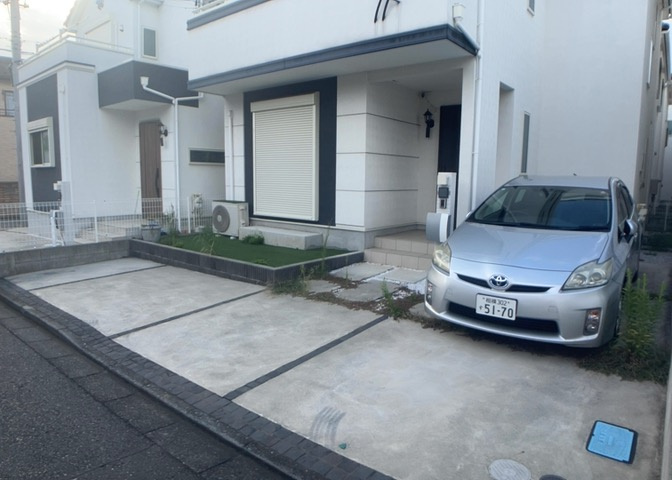 駐車場と明記されていても、最小スペースでつくられた駐車場だと大型車は駐車できなかったり、出入りしにくくなったりする可能性があります。お車のサイズと購入したい物件の駐車場のサイズを現地で確認しましょう。