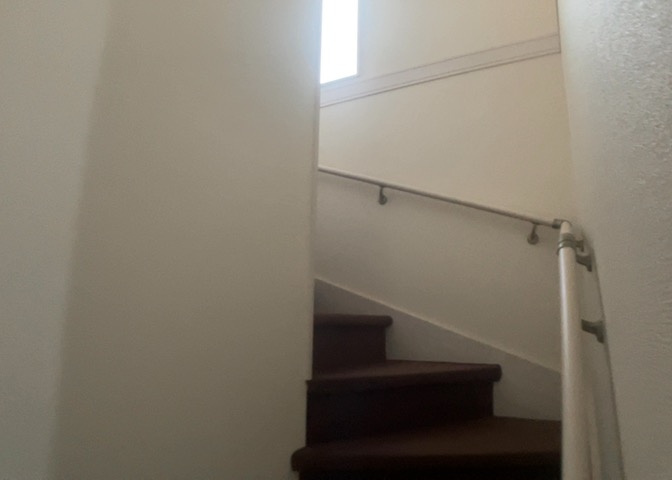 限られた敷地面積の場合、収納スペースを狭くして居室スペースを広く取ろうとすると、収納スペースがなくて困ることがあります。見学の際に各部屋に収納スペースがあるか、収納を置く場所はあるのか確認しましょう。