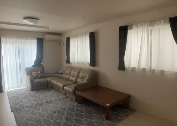 リビングの間取りの種類は大きくわけてリビングとダイニングが別になっているタイプ、リビングダイニング一体型です。どちらも一長一短ですので、家を選ぶ時はその両面をチェックして決めるようにしましょう。