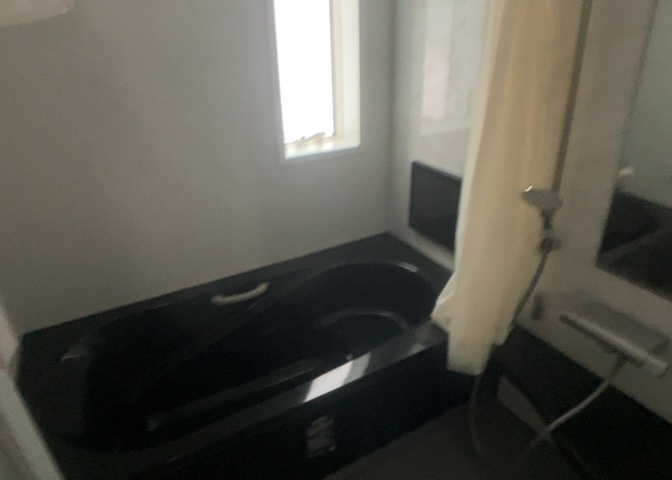 入浴時の快適さも大事なことですが、綺麗な状態を維持できなければ気持ちよく入浴できません。毎日の掃除が楽という点は大事なポイントになります！カビが生えにくく掃除がしやすい、壁や浴槽を選ぶといいでしょう。