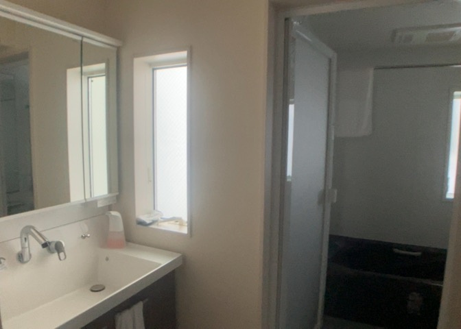 洗面化粧台では顔を洗ったり、身だしなみを整えることが本来の使い方ですが、用途によっては洗面化粧台に求められる機能が違ってくるため、ご自身や家族のライフスタイルに合ったものを選ぶことをおすすめ致します。