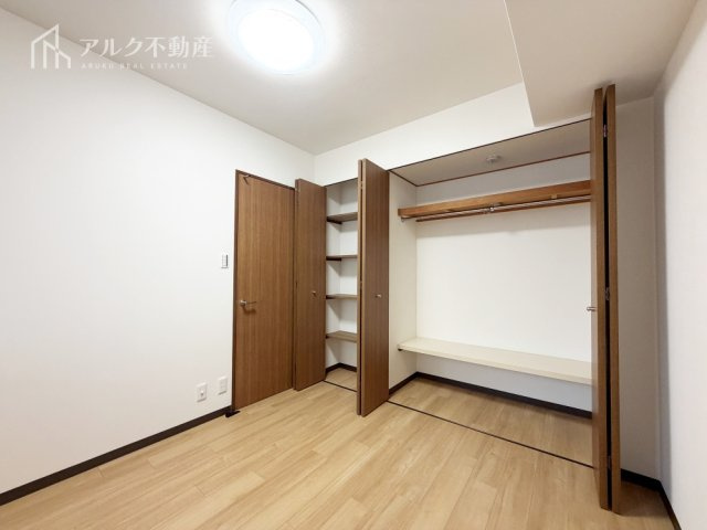 西側洋室約5.2帖
