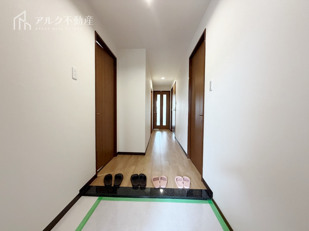 明るい玄関でお出迎え致します