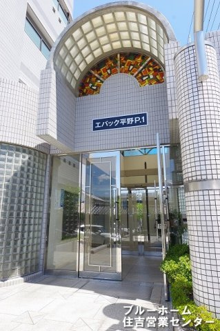 重厚感のあるエントランスです！