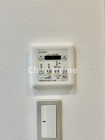 【浴室乾燥機】暖房・冷風・換気・乾燥が可能です。毎日を快適に過ごせるうれしい機能が揃っています。雨の日の洗濯物も安心です。