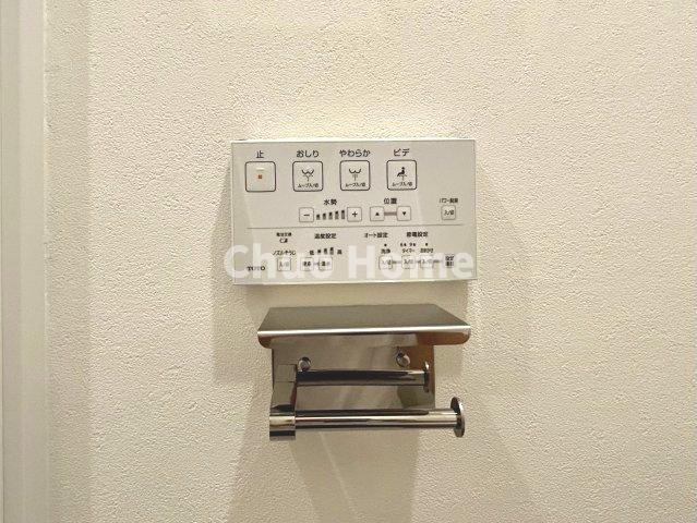【ウォシュレット】清潔に使いたいお手洗いには最適な設備です。もちろんウォームレットも標準装備です。
