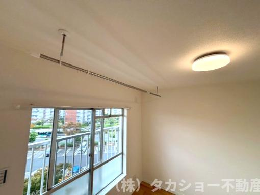 室内干しが付いてます。