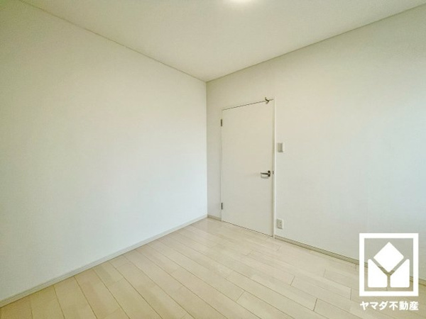 【サンレスポアールの洋室】