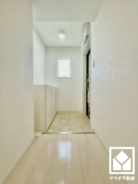 【サンレスポアールの玄関】