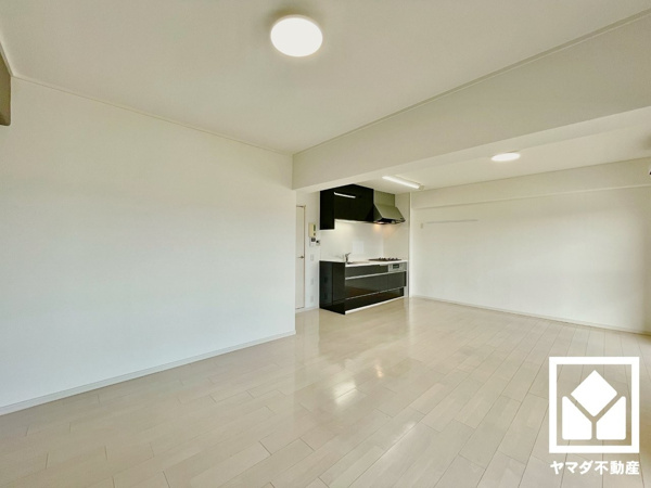 【サンレスポアールの居間】