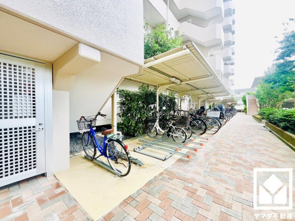 【サンレスポアールの駐輪場】