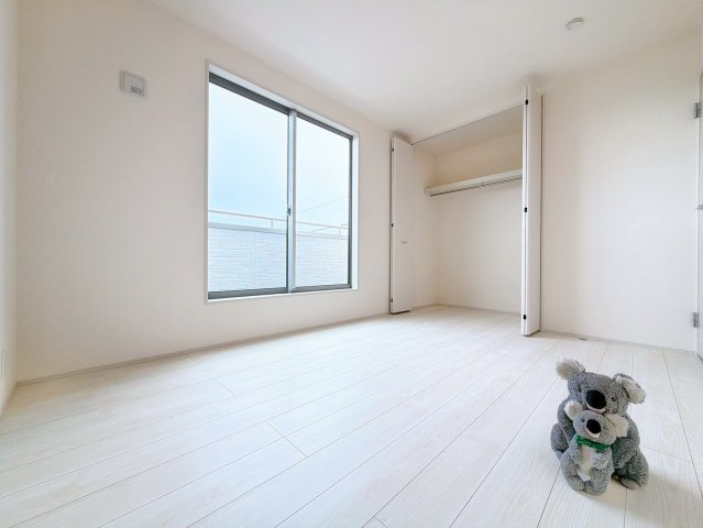 広さはお子様の勉強部屋にも適した広さ！　勉強机や本棚などの家具を置いてもフリースペースも確保することができます。