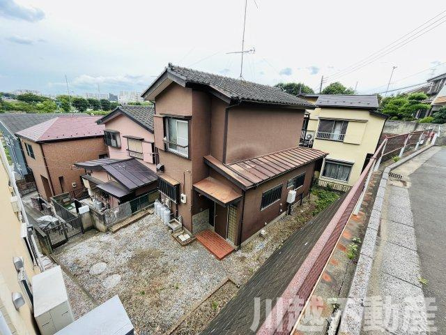 北側道路より見た本物件の外観
