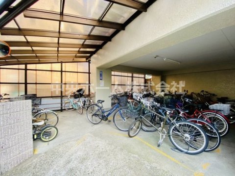【自転車置き場】最新の空き状況や費用などの詳細は担当スタッフまでお問い合わせください。