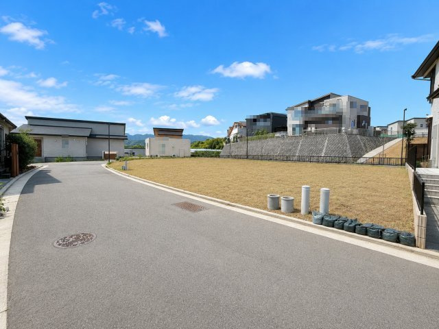 無電柱化された綺麗な街並み。新しい住宅が建ち並ぶ、統一感ある住環境が魅力です。　※掲載写真は一部画像加工を含みます。