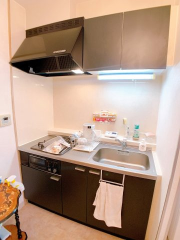 綺麗なシステムキッチンは便利な2口ガスコンロ♪