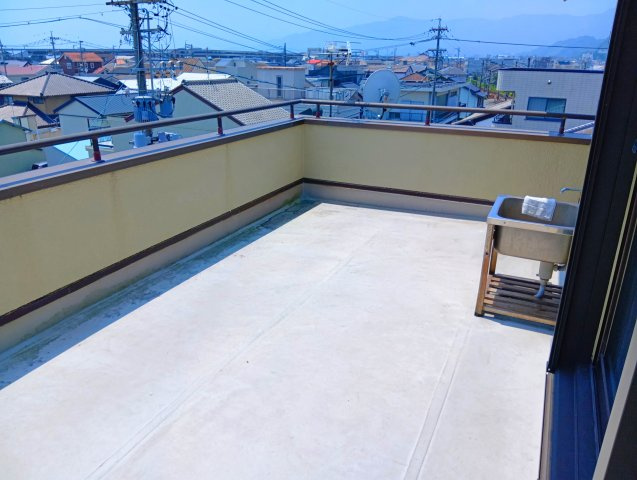 広々としているのでお子様の遊び場にもいいですね。夏にはプールもおすすめです。