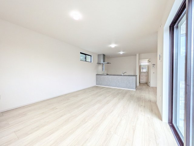 ～22.5帖の明るく開放感のあるLDK、家族団欒の時間をお過ごしいただけます～