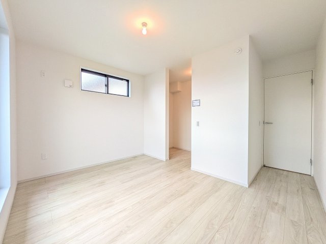 ～ウォークインクローゼットでお荷物がスッキリ収まります～