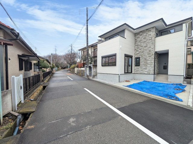 ～前面は南6ｍ道路、陽当たり良好・駐車もしやすいです～