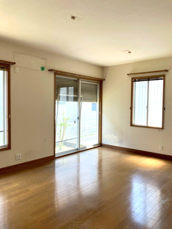 コンパクトで使いやすい洋室です
