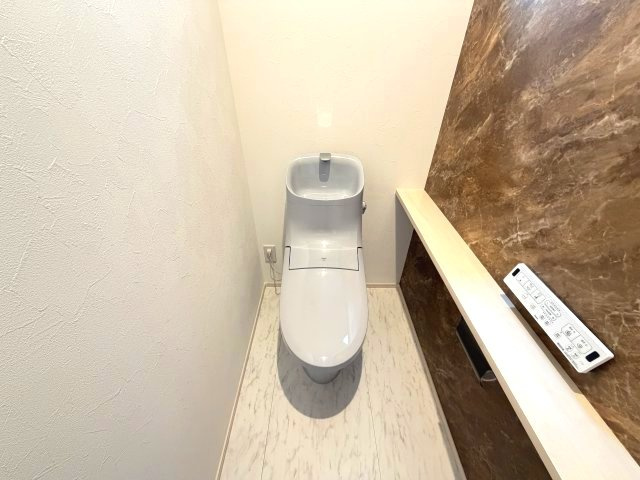 2階トイレになります。深夜にトイレに行く際は1階まで行く必要はないです！