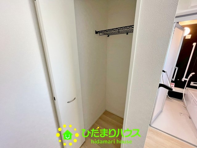ランドリースペースに収納も完備。